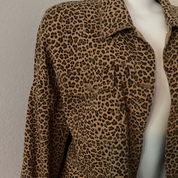 Oversize animal print lite weight jacket “”nwt” M - Picture 5 of 6